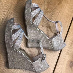 ✨💎 Sparkling Pumps in Shimmering Golds 💎✨